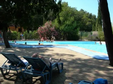 Camping - Domazan - Languedoc-Roussillon - Le Bois des Ecureuils