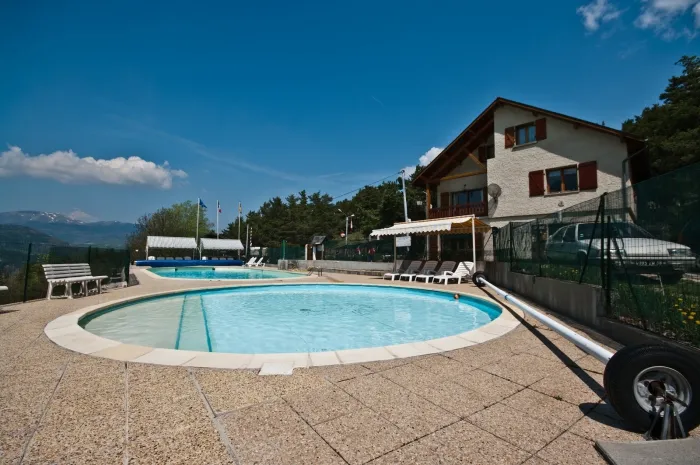 Camping - La Salle-en-Beaumont - Rhône-Alpes - Le Champ Long