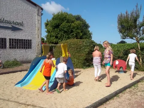 Camping - Médis - Poitou-Charentes - Le Clos Fleuri
