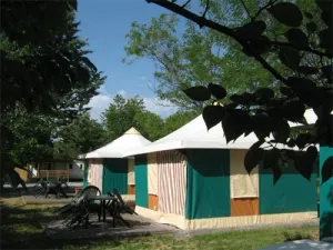 Camping - Chauzon - Rhône-Alpes - Le Coin Charmant