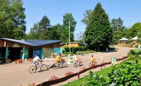 Camping - Aubazine - Limousin - Le Coiroux