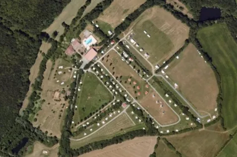 Camping - Saint-Martin-Lars-en-Sainte-Hermine - Pays de Loire - Le Colombier - Domaine Naturiste