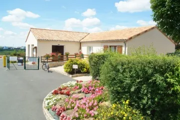 Camping - Saint-Georges-lès-Baillargeaux - Poitou-Charentes - Le Futuriste