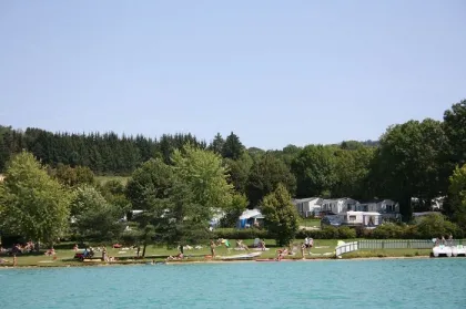 Camping - Clairvaux-les-Lacs - Franche-Comté - Le Grand Lac