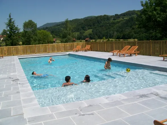 Camping - Lascelle - Auvergne - Le Lac des Graves