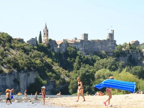Camping - Bourg-Saint-Andéol - Rhône-Alpes - Le Lion