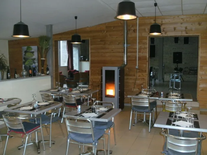 Camping - Saint-Mandé-sur-Brédoire - Poitou-Charentes - Le Lizot