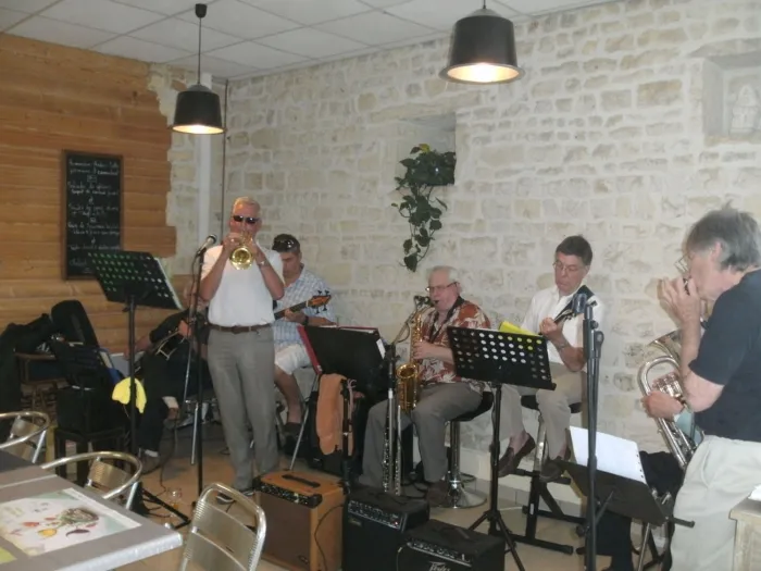Camping - Saint-Mandé-sur-Brédoire - Poitou-Charentes - Le Lizot