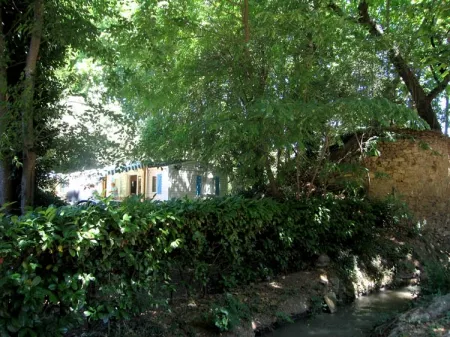 Camping - Salon-de-Provence - Provence-Alpes-Côte d'Azur - Le Nostradamus