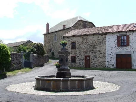 Camping - Ruynes en Margeride - Auvergne - Le Petit Bois