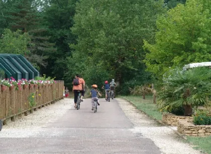 Camping - Carsac-Aillac - Aquitaine - Le Plein Air des Bories