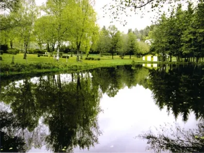 Camping - Saint-Sauves-d'Auvergne - Auvergne - Le Pont de la Dordogne