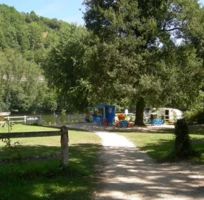 Camping - Le Buisson de Cadouin - Aquitaine - Le Pont de Vicq