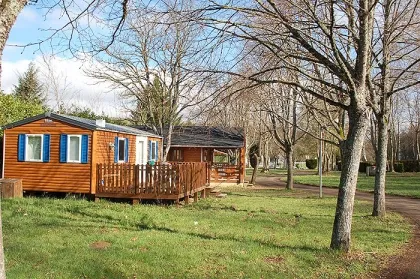 Camping - Lavelanet - Midi-Pyrénées - Village des Bons-Hommes au Pré Cathare