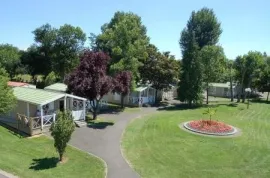Camping Le Pré des Laveuses - Cournon-d'Auvergne