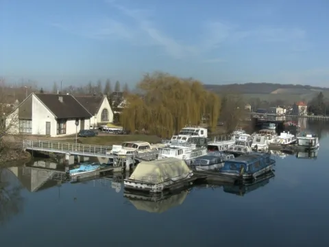 Camping - Villeneuve-sur-Yonne - Bourgogne - Le Saucil