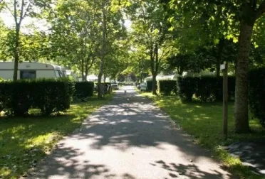 Camping - Bagnols-les-Bains - Languedoc-Roussillon - Le Tivoli
