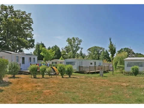 Camping - Coëx - Pays de Loire - Le Village de Florine