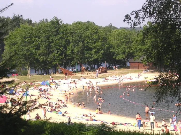 Camping - Peyrat-le-Château - Limousin - Les 2 Iles