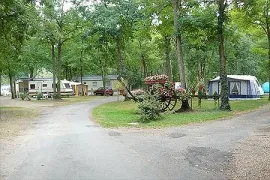 Camping - La Ville-aux-Dames - Grand Centre - Les Acacias