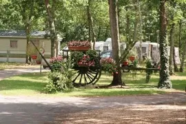 Camping - La Ville-aux-Dames - Grand Centre - Les Acacias