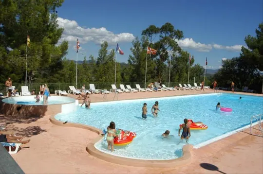 Camping - La Crau - Provence-Alpes-Côte d'Azur - Les Bois de Mont Redon