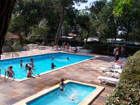 Camping Les Bruyères - Sainte-Eulalie-en-Born