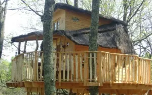Camping - Chalais - Grand Centre - Les Cabanes de Chanteclair