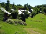 Camping - Marchal - Auvergne - Les Chalets de l'Eau Verte