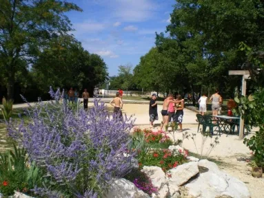Camping - Méjannes-le-Clap - Languedoc-Roussillon - Les Dolmens
