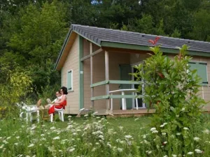 Camping - Lissac-sur-Couze - Limousin - Les Hameaux du Perrier