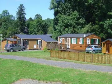 Camping - Égliseneuve-d'Entraigues - Auvergne - Les Jardins d'Entraigues