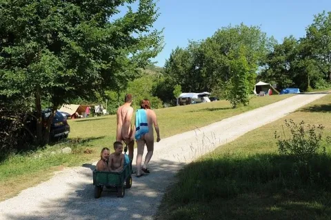 Camping - Limans - Provence-Alpes-Côte d'Azur - Les Lauzons- Domaine Naturiste