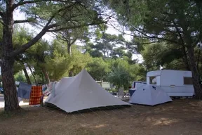 Camping - Hyères - Provence-Alpes-Côte d'Azur - Les Pins Maritimes