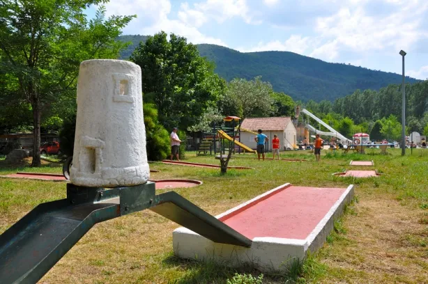 Camping - Mialet - Languedoc-Roussillon - Les Plans