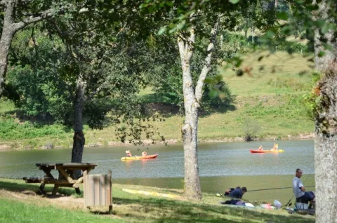Camping - Saint-Clément - Auvergne - Les Plans