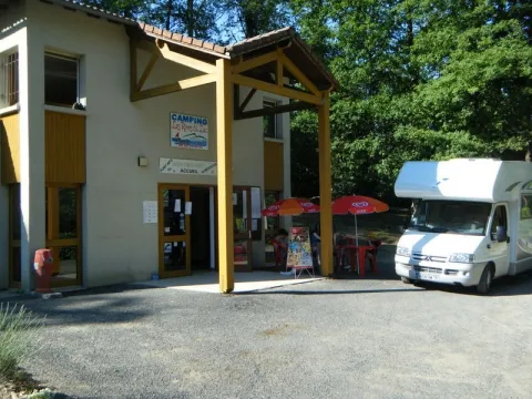 Camping - Saint-Gérons - Auvergne - Les Rives du Lac
