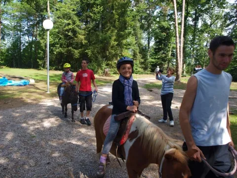 Camping - Saint-Gérons - Auvergne - Les Rives du Lac
