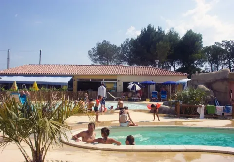 Camping - Courthézon - Provence-Alpes-Côte d'Azur - Les Sources