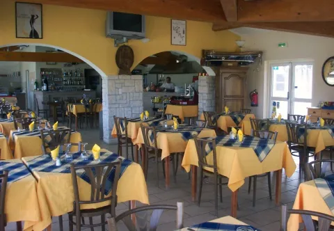 Camping - Courthézon - Provence-Alpes-Côte d'Azur - Les Sources