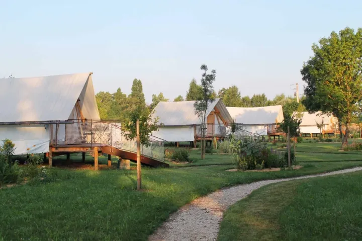 Camping - Angé - Grand Centre - l'Escale des Châteaux de la Loire