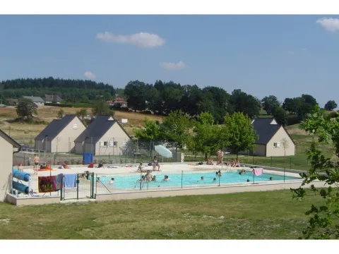 Camping - Marcolès - Auvergne - l'Etang aux Hirondelles