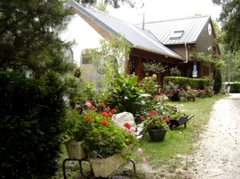 Camping - Courdimanche sur Essonne - Ile de France - L'Etang de Belesbat