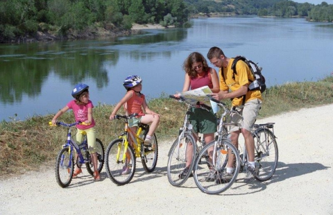 Camping Loire et Châteaux - Bréhémont