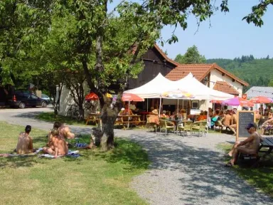 Camping - Luzy - Bourgogne - Naturiste Domaine de la Gagère