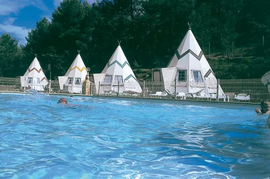 Camping - Cuges-les-Pins - Provence-Alpes-Côte d'Azur - OK Corral