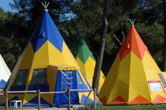 Camping - Cuges-les-Pins - Provence-Alpes-Côte d'Azur - OK Corral
