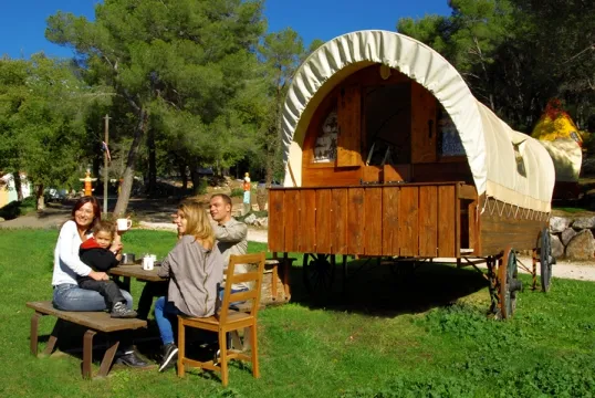 Camping - Cuges-les-Pins - Provence-Alpes-Côte d'Azur - OK Corral