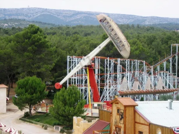 Camping - Cuges-les-Pins - Provence-Alpes-Côte d'Azur - OK Corral
