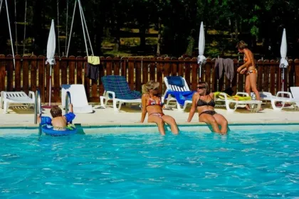 Camping - Douville - Aquitaine - Orpheo Negro